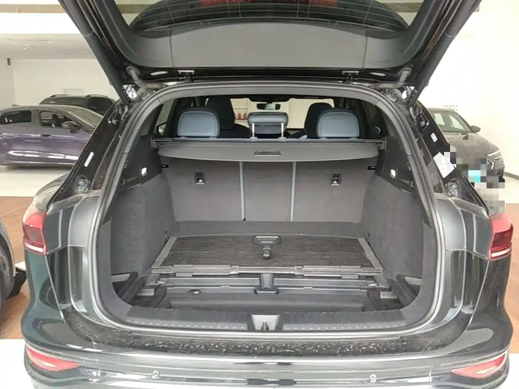 Audi Q6L e-tron 2025 — фото 19