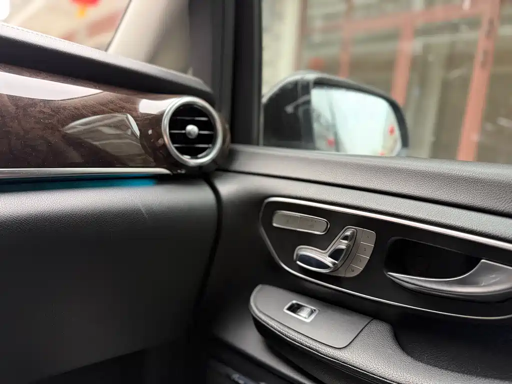 Mercedes-Benz V-Class 2018 — фото 15