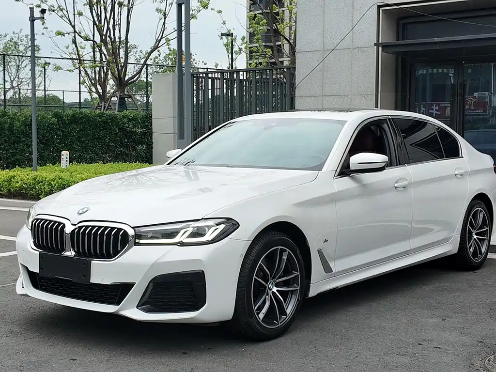 BMW 5 Series 2022 — фото 1