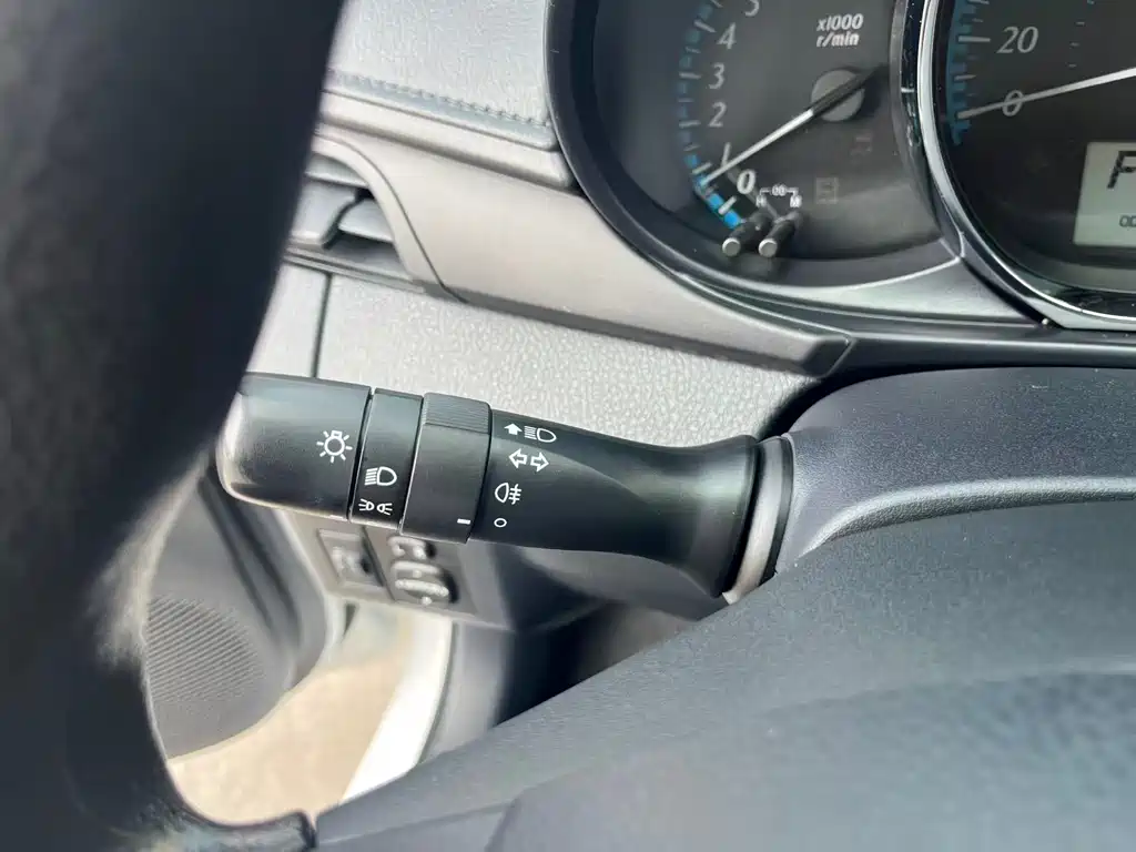 Toyota Yaris L 2019 — фото 10