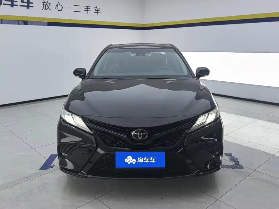 Toyota Camry 2019 — фото 2