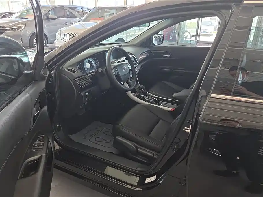 Honda Accord 2016 — фото 9