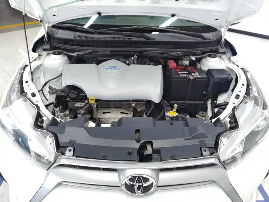 Toyota Yaris L 2015 — фото 10