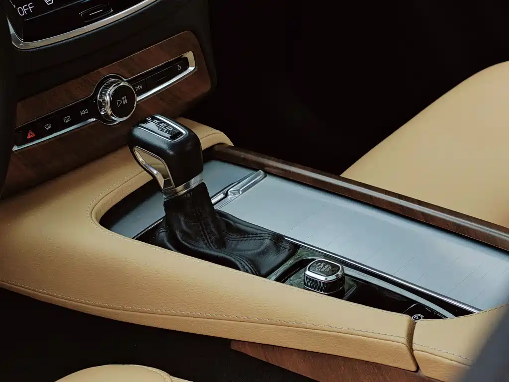 Volvo XC90 2019 — фото 11