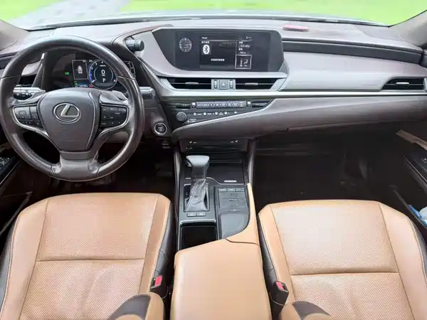 Lexus ES 2019