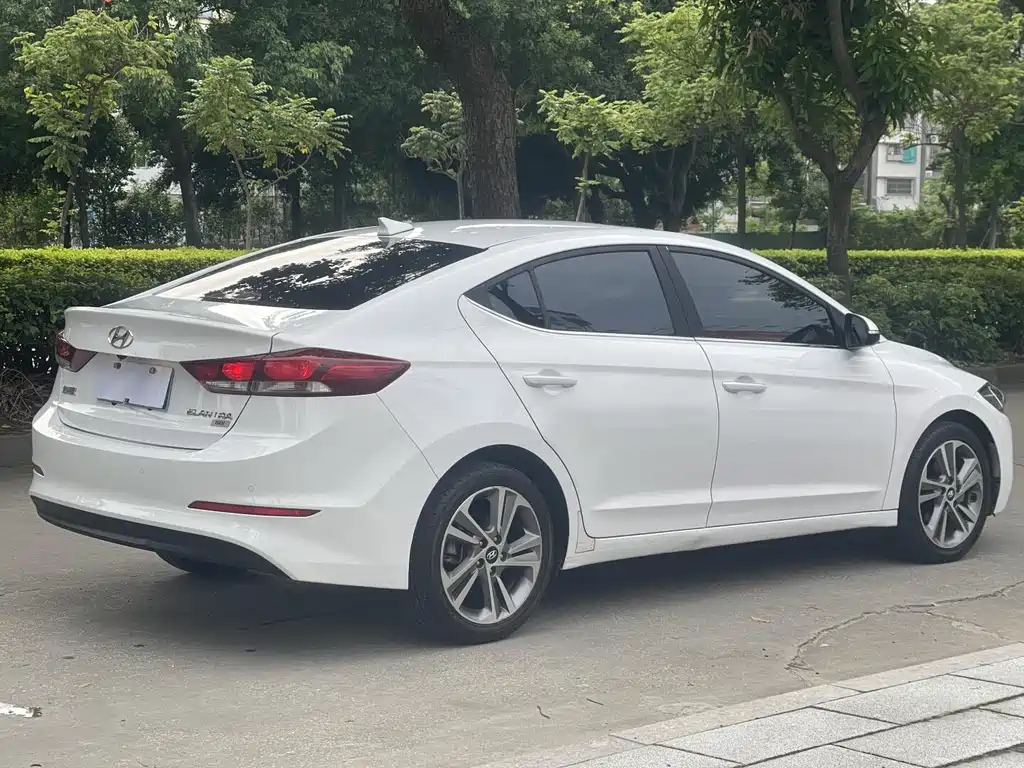 Hyundai Elantra 2017