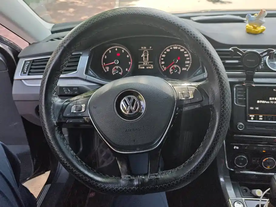 Volkswagen Passat 2017 — фото 15