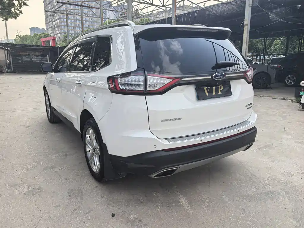 Ford Edge 2017 — фото 12