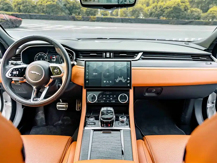 Jaguar XFL 2024 — фото 10