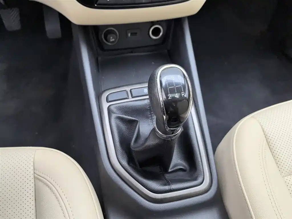 Changan Eado 2016 — фото 13