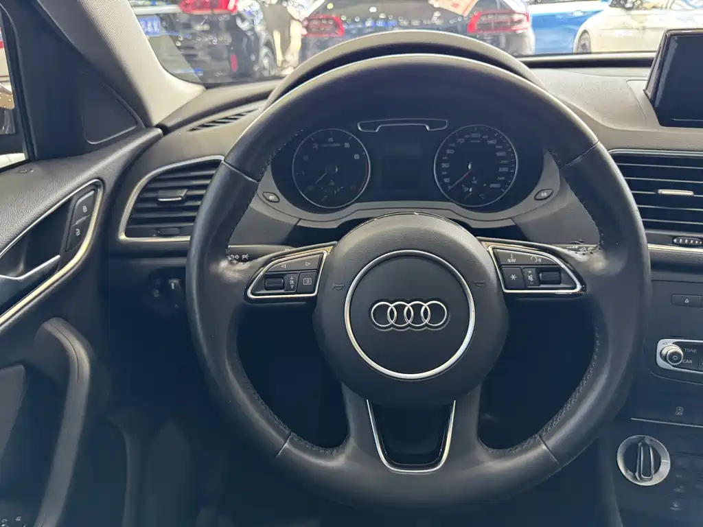 Audi Q3 2016 — фото 14