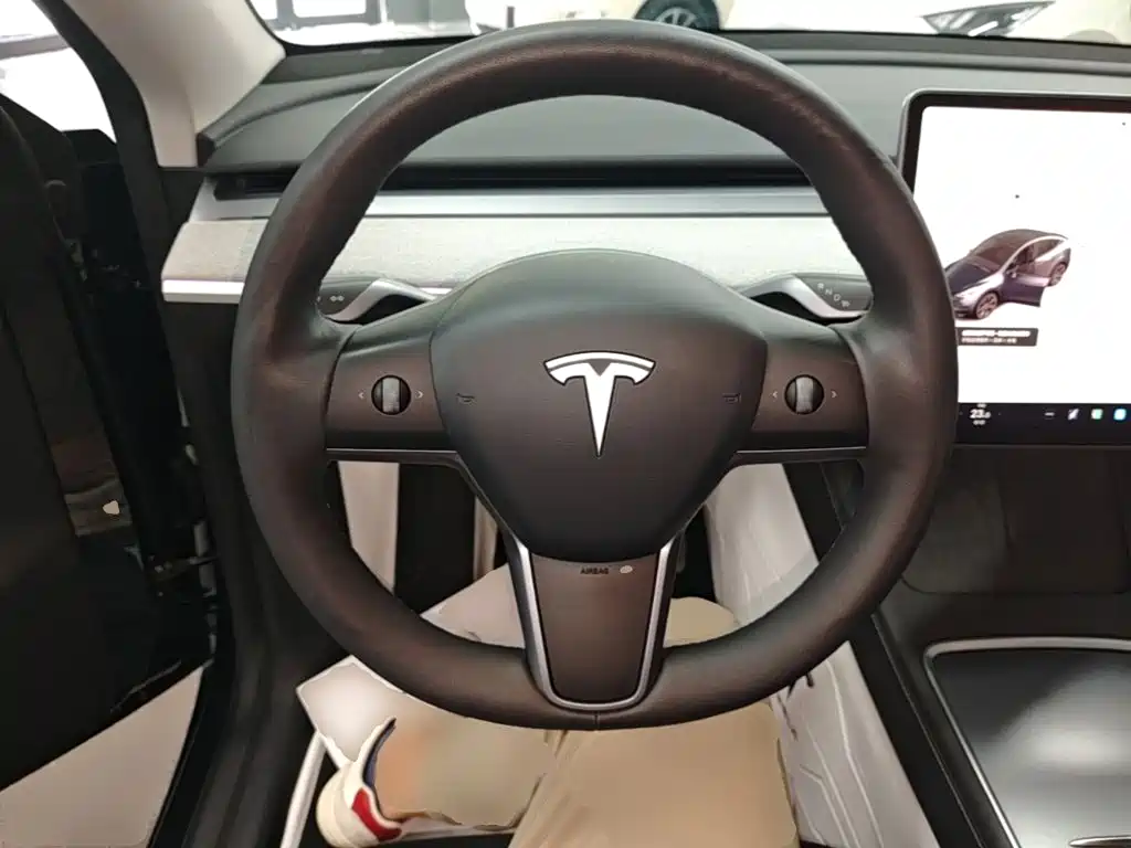 Tesla Model Y 2024 — фото 11