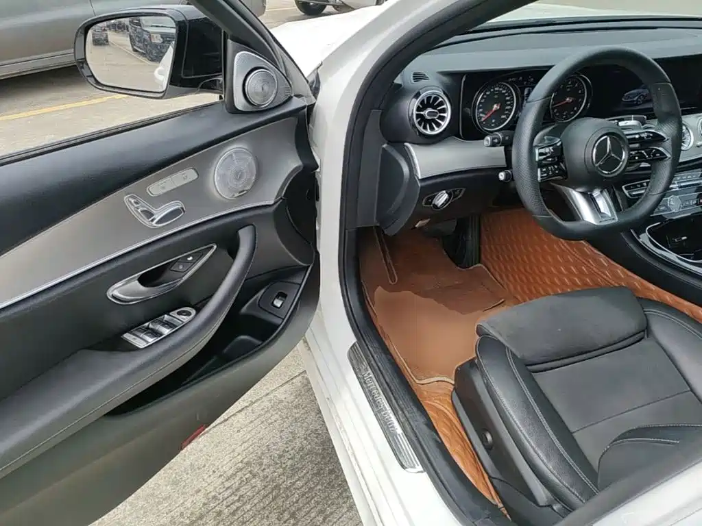Mercedes-Benz E-Class 2017 — фото 16