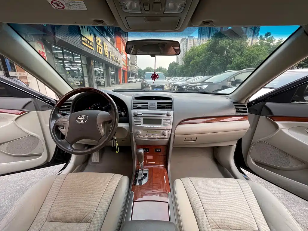 Toyota Camry 2014 — фото 13