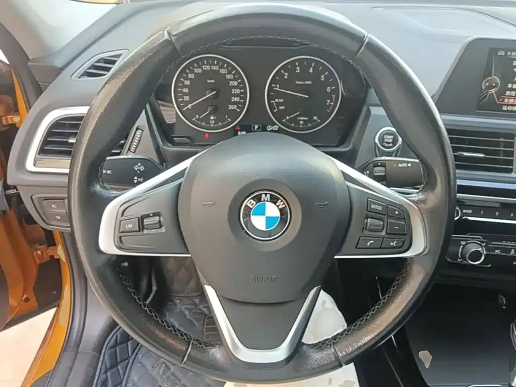 BMW 1 Series 2017 — фото 11