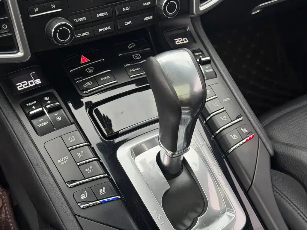 Porsche Cayenne 2017 — фото 18