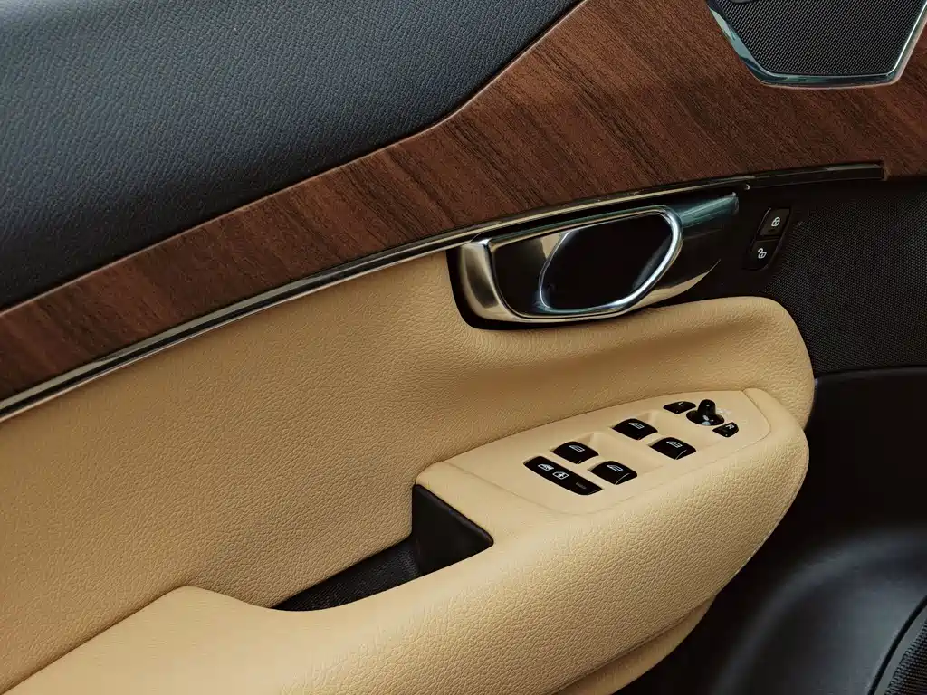 Volvo XC90 2019 — фото 16