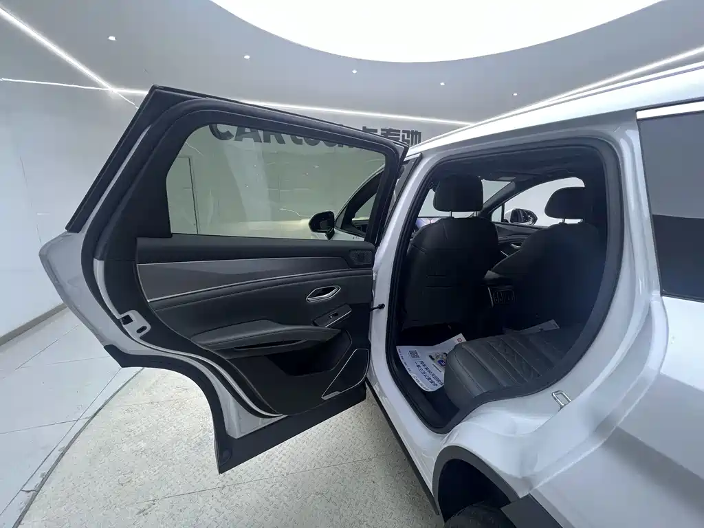 BYD Song L DM-i 2025 — фото 13