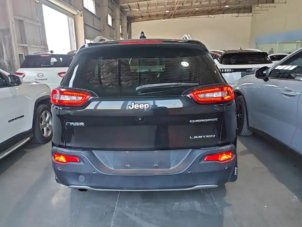 Jeep Cherokee 2017 — фото 6