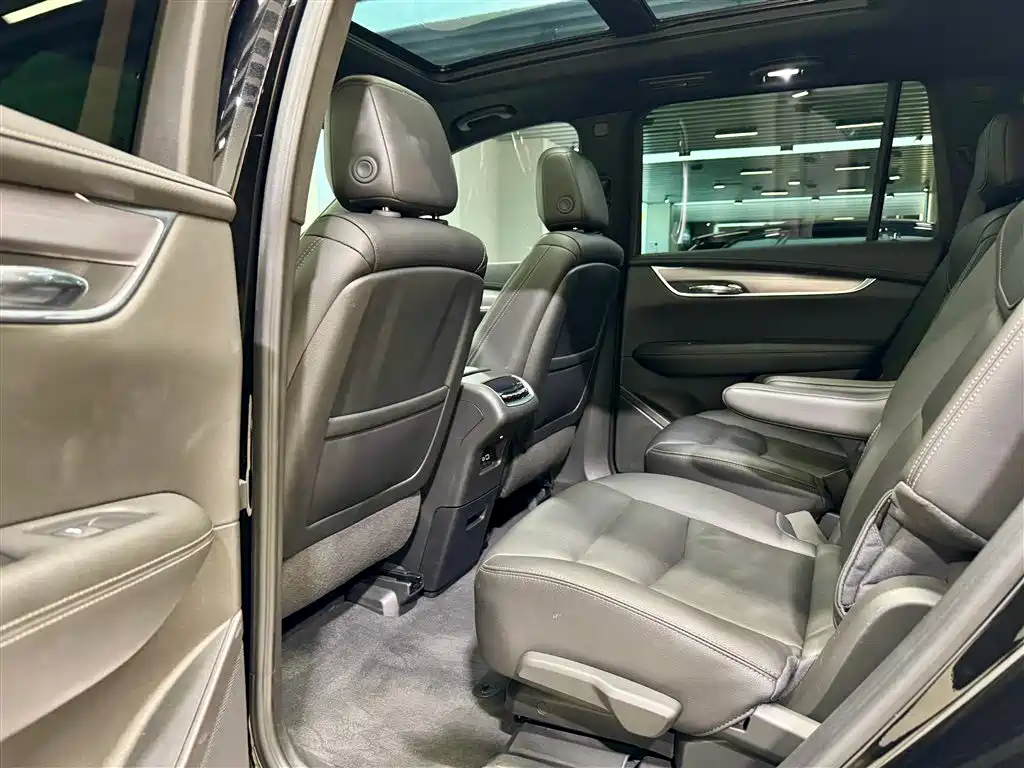Cadillac XT6 2023 — фото 19