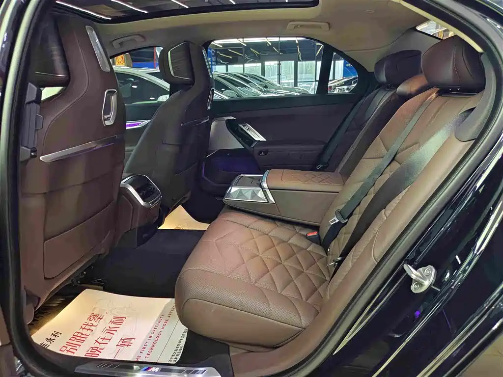 BMW 7 Series 2023 — фото 11
