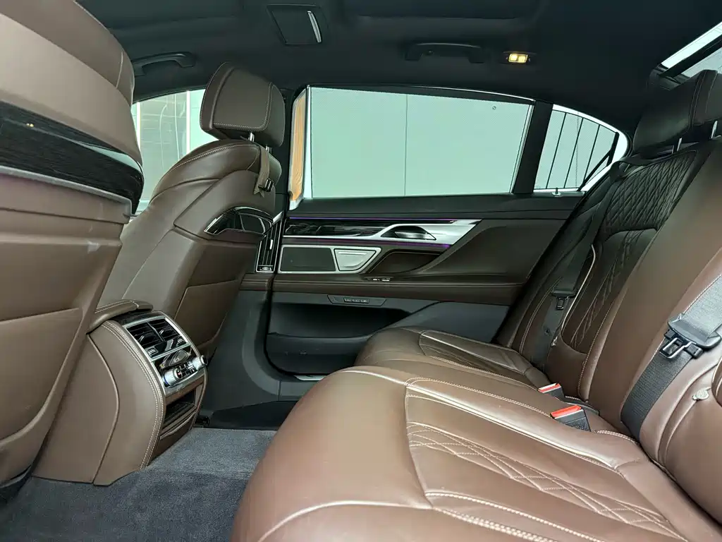 BMW 7 Series 2020 — фото 10