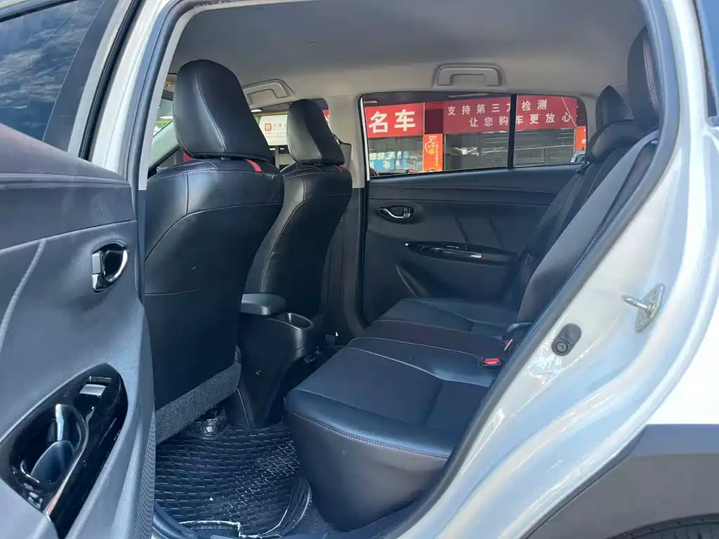 Toyota Yaris L 2022 — фото 8