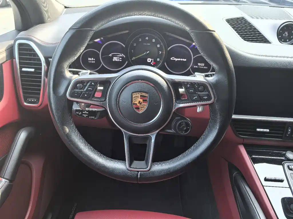 Porsche Cayenne Hybrid 2022 — фото 14