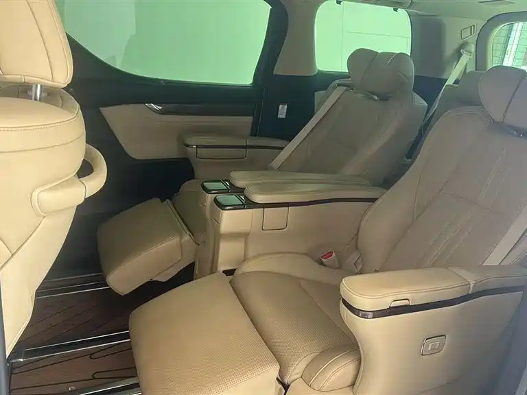 Toyota Alphard 2022 — фото 7