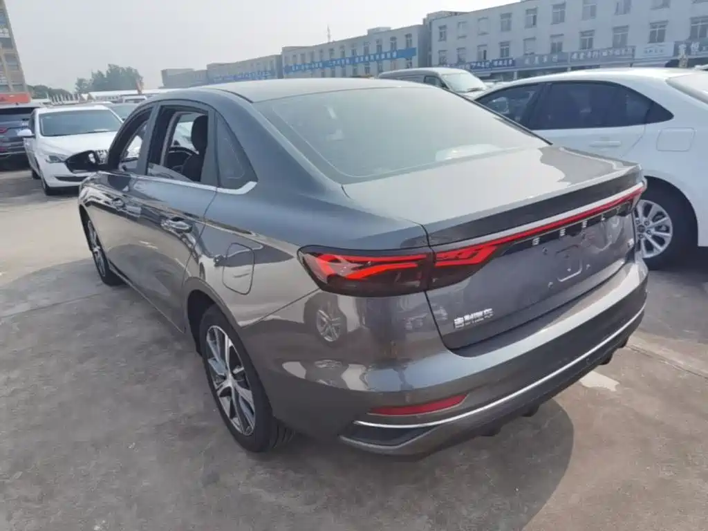 Geely Emgrand 2022
