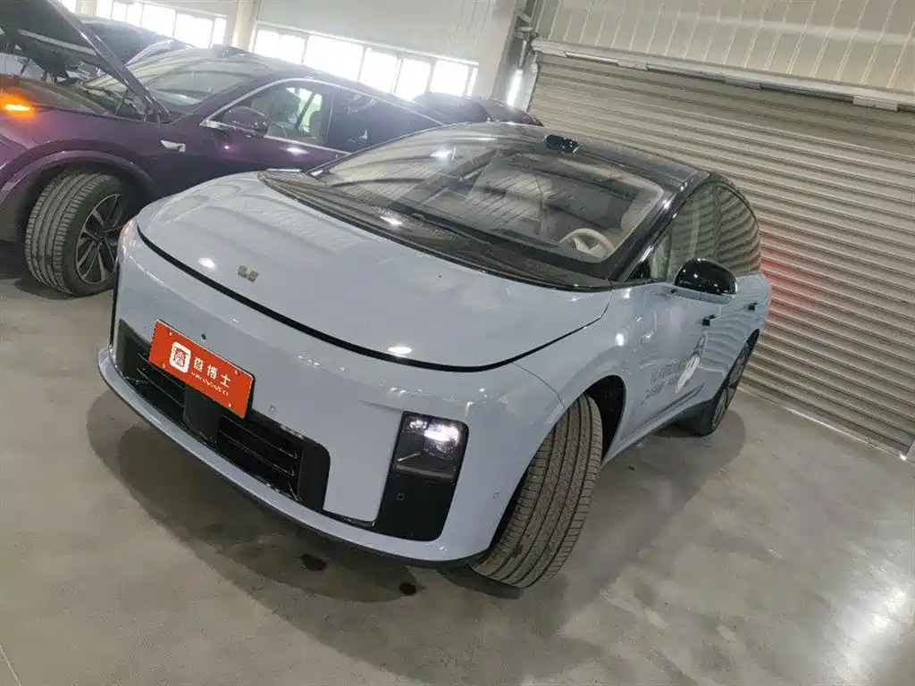 Li Auto i8 2025