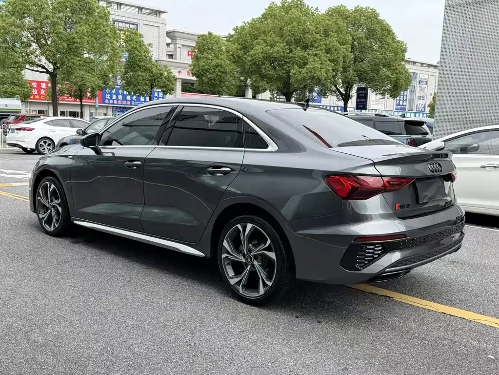 Audi A3 2023 — фото 10