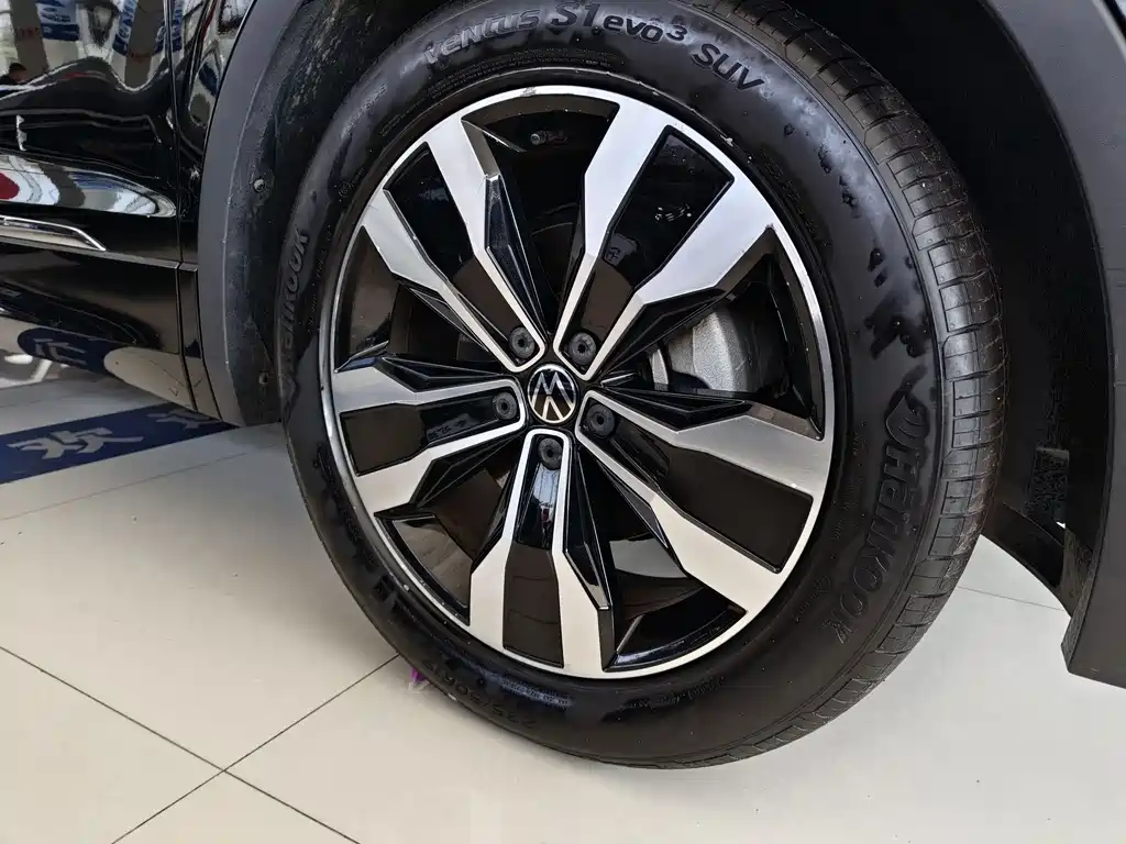 Volkswagen Tiguan L 2023 — фото 12