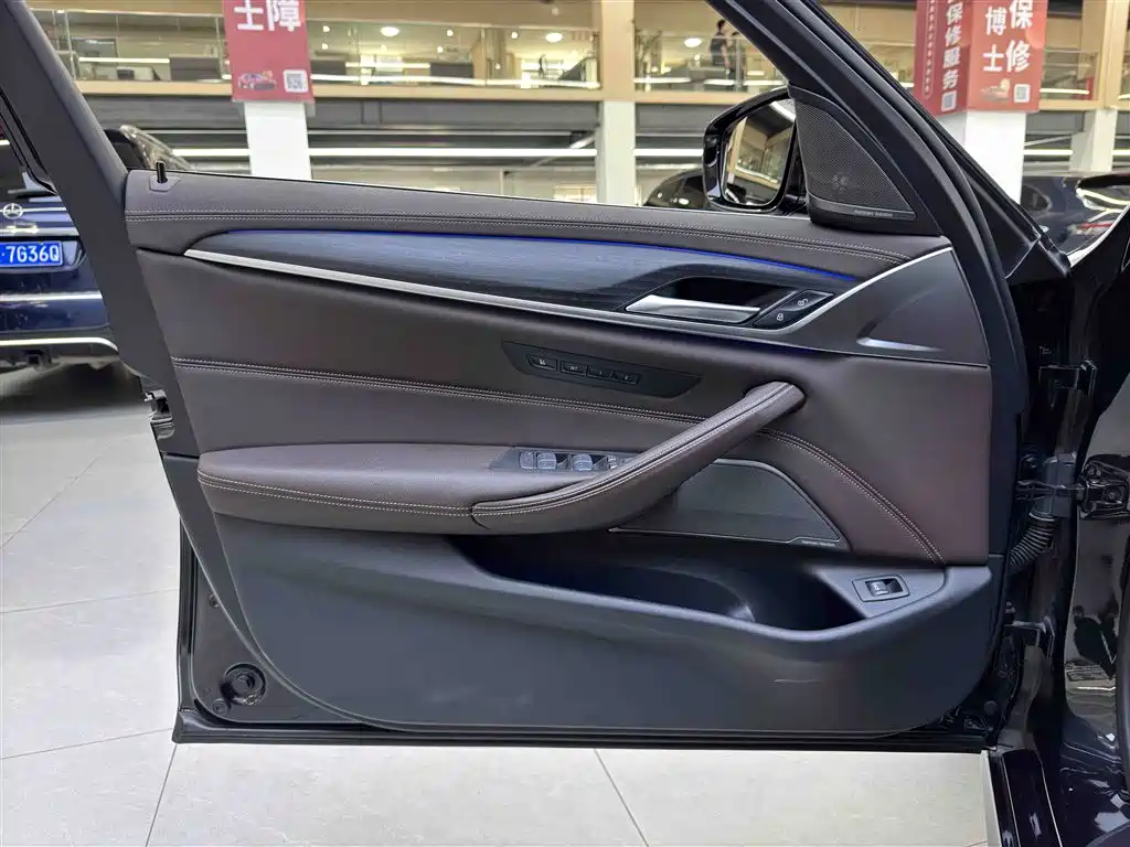 BMW 5 Series 2023 — фото 12