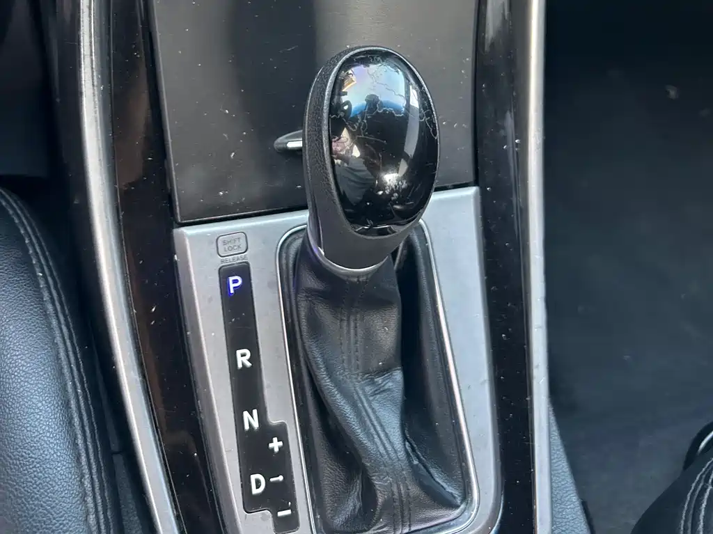 Hyundai Elantra 2016 — фото 14