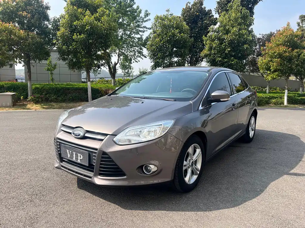 Ford Focus 2014 — фото 1