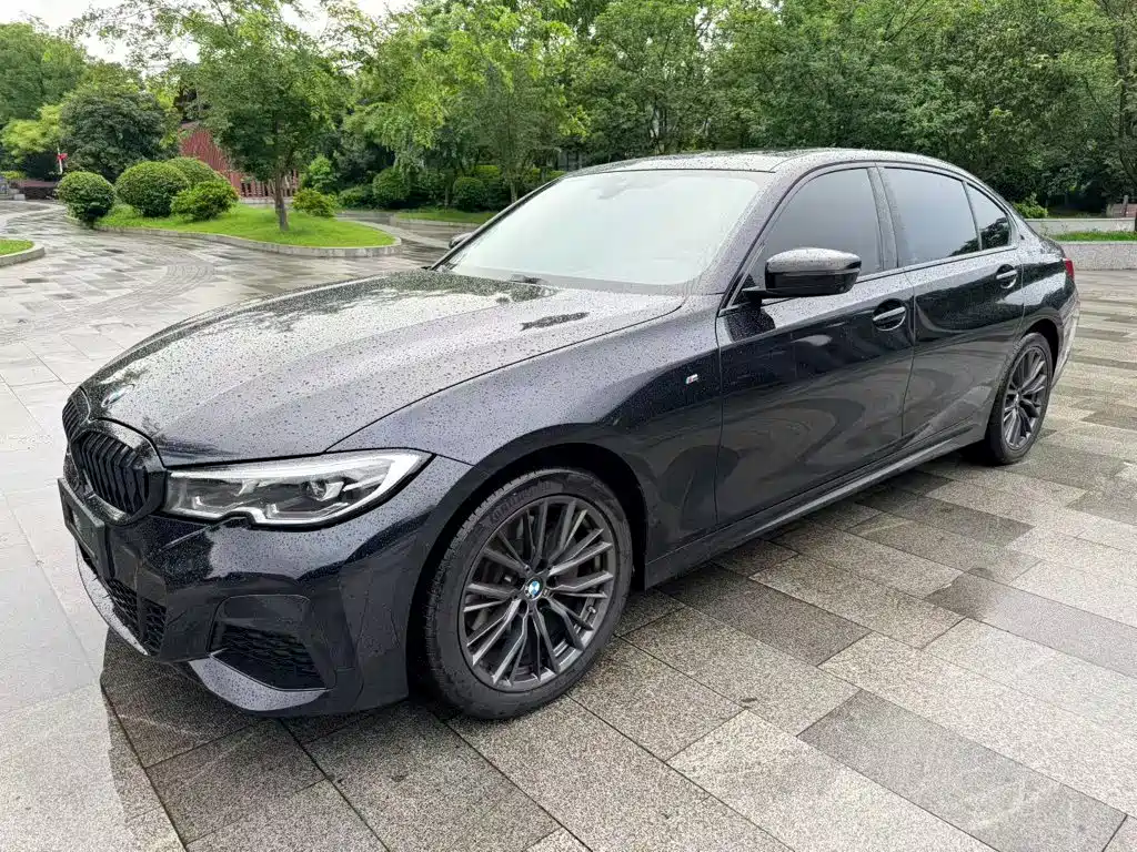 BMW 3 Series 2022 — фото 1