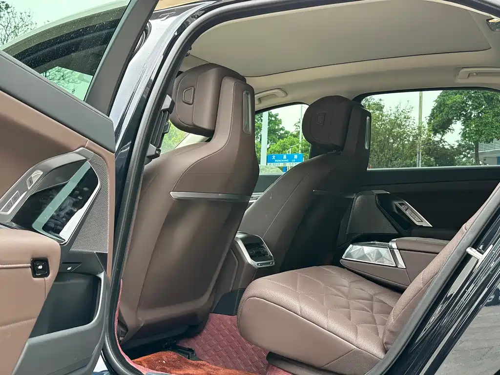 BMW 7 Series 2023 — фото 11