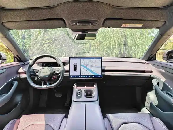 Xiaomi SU7 2025