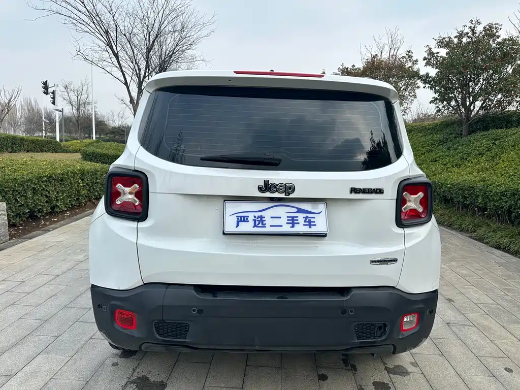 Jeep Renegade 2016 — фото 11