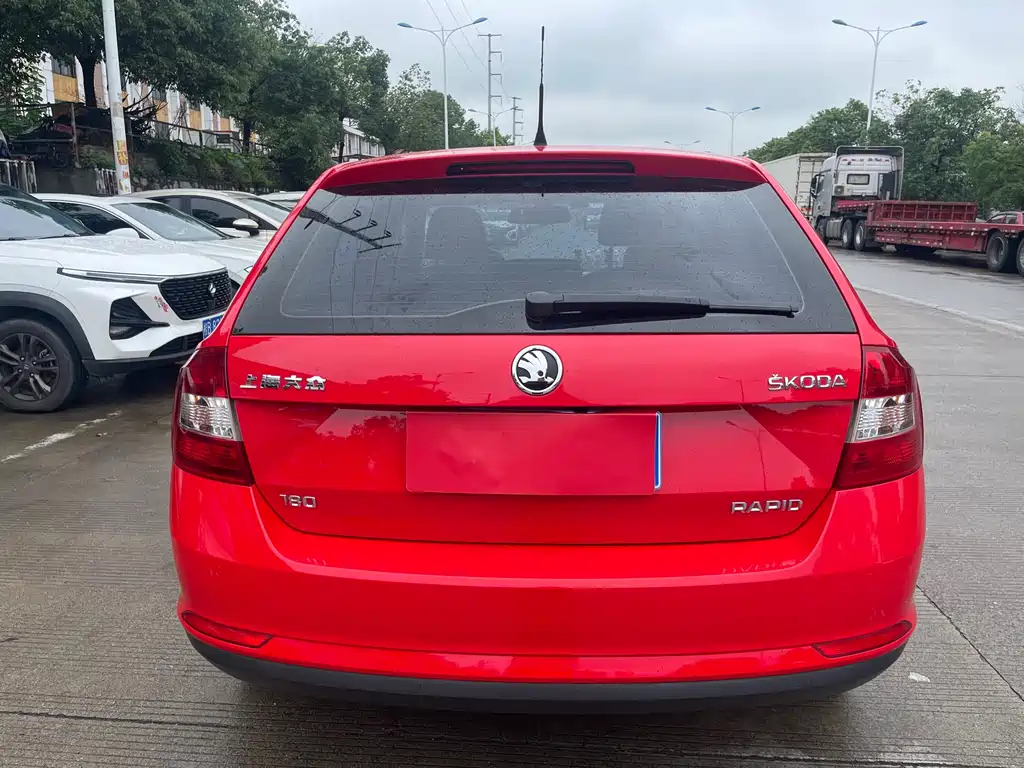 Skoda Rapid Spaceback 2016 — фото 8