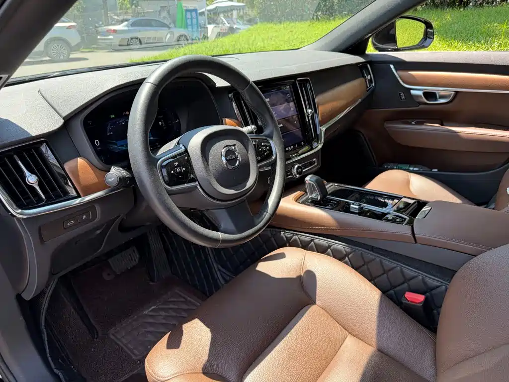 Volvo S90 Plug-In Hybrid 2023 — фото 7