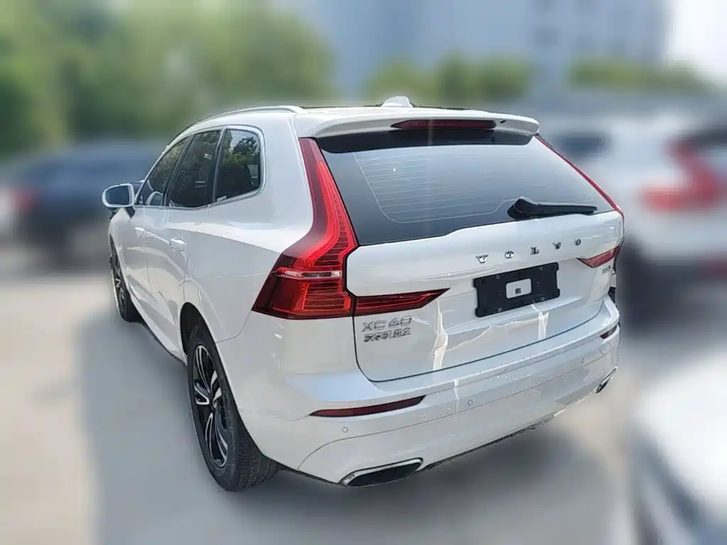 Volvo XC60 2018 — фото 9
