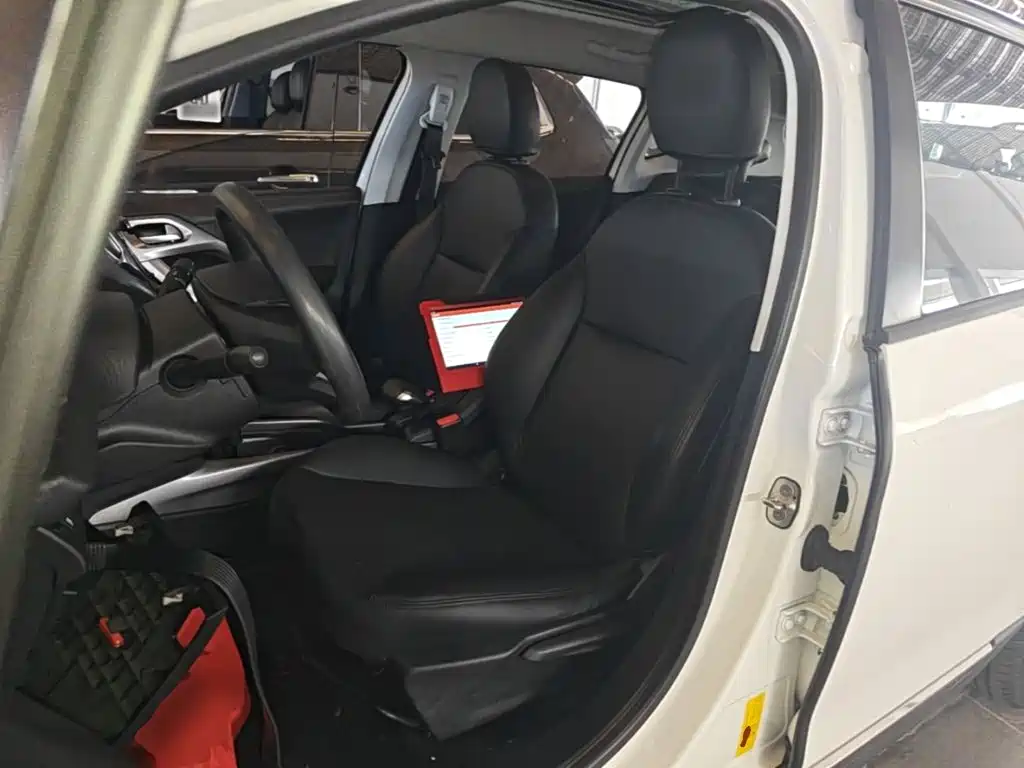 Peugeot 2008 2015 — фото 15