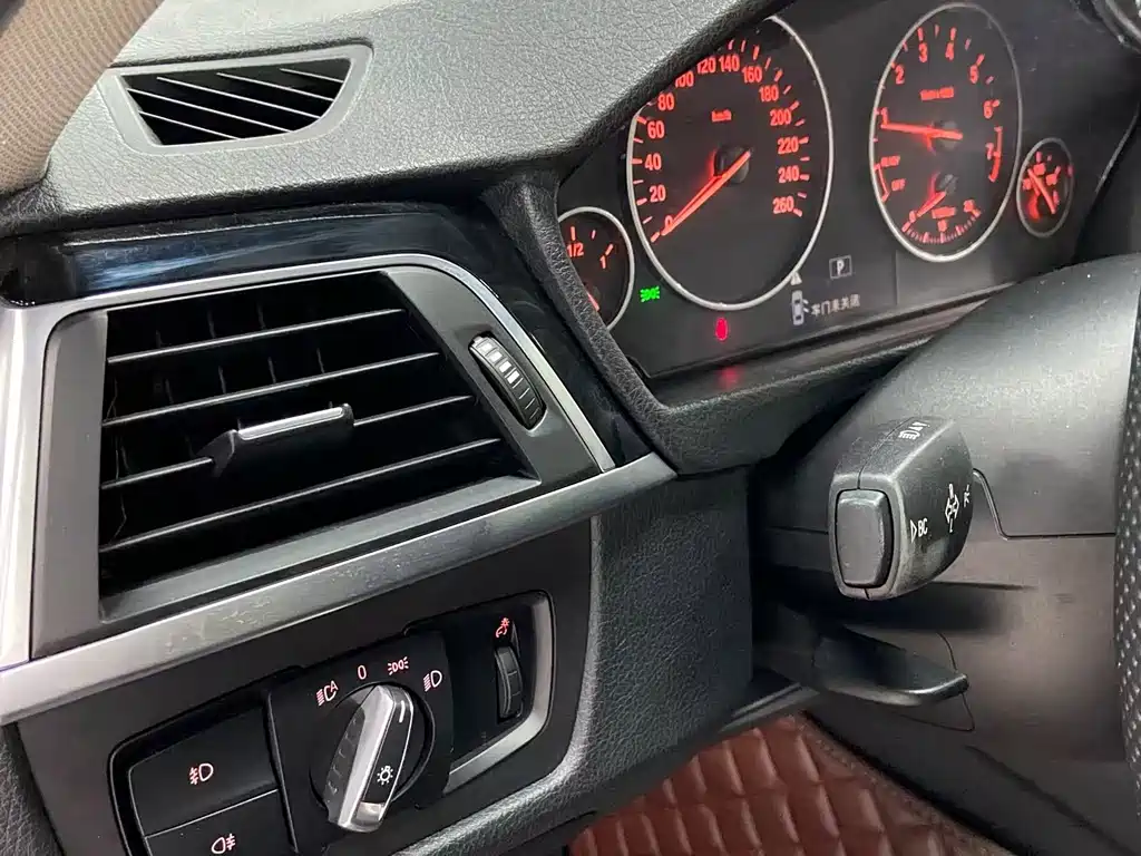BMW 3 Series 2016 — фото 12
