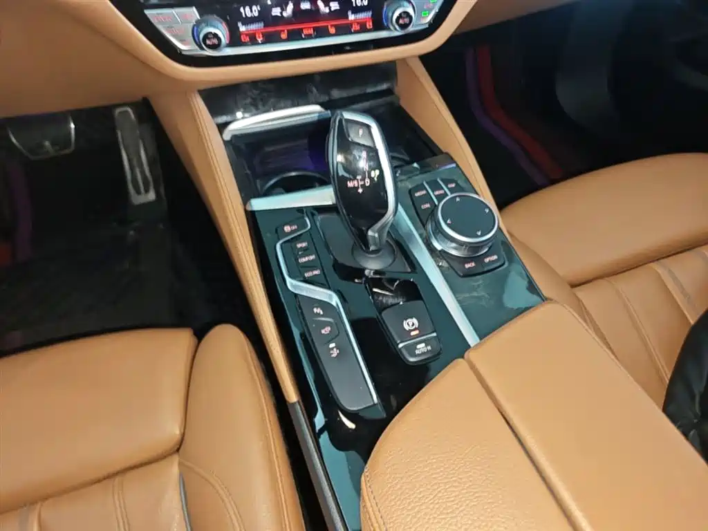 BMW 6 Series GT 2020 — фото 14
