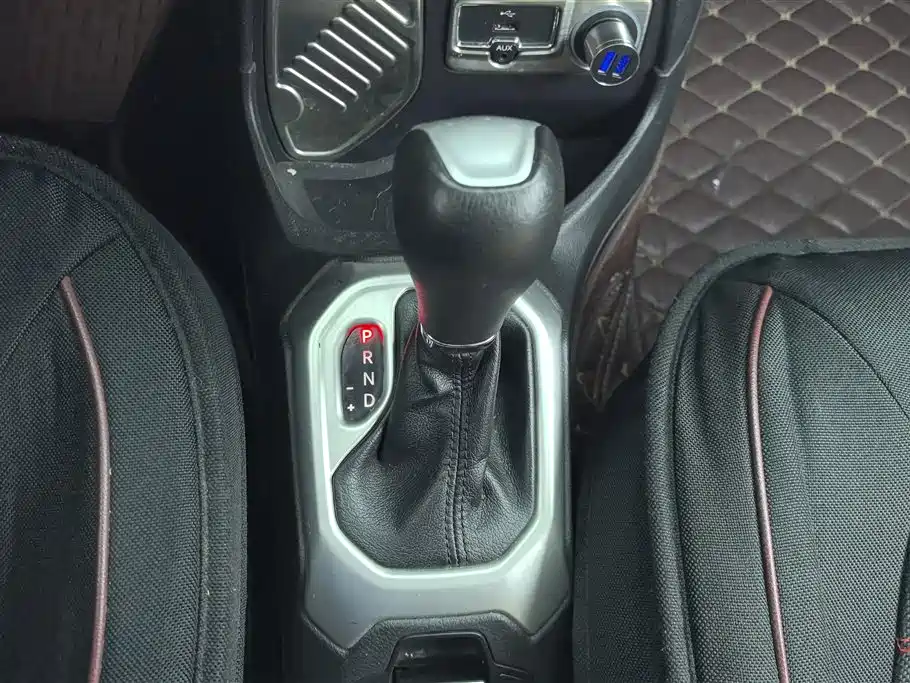 Jeep Renegade 2017 — фото 16
