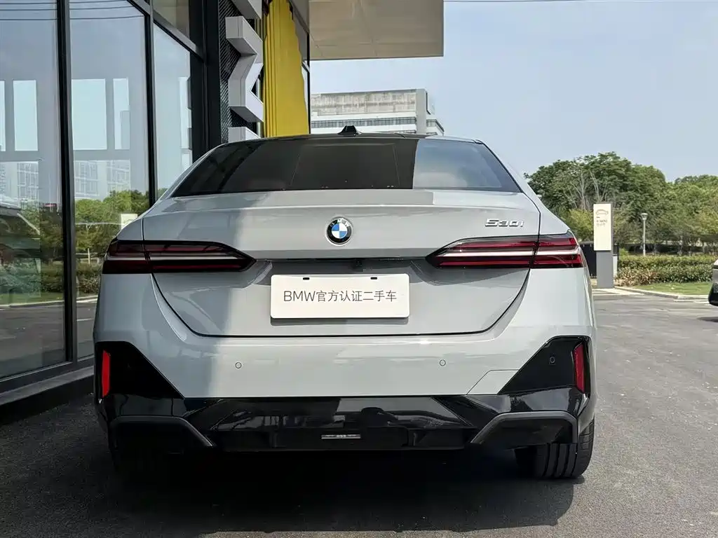BMW 5 Series 2025