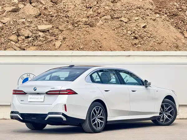 BMW i5 2024