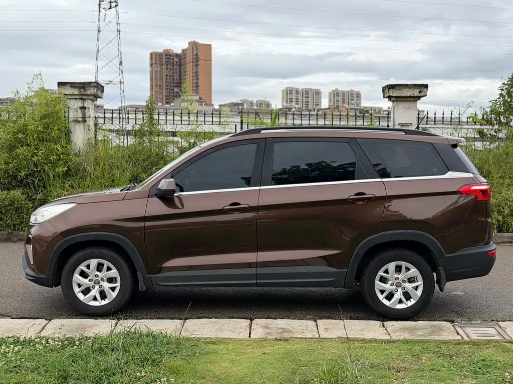 Wuling Hongguang S3 2018 — фото 7